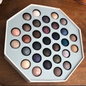 Laura Geller 31 Days of baked eyeshadow palette